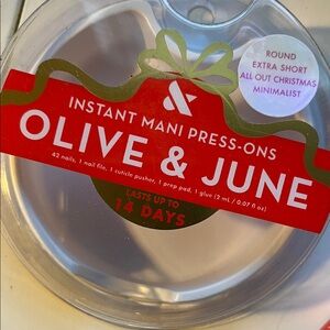 Olive & June Instant Mani Press-Ons Holiday theme